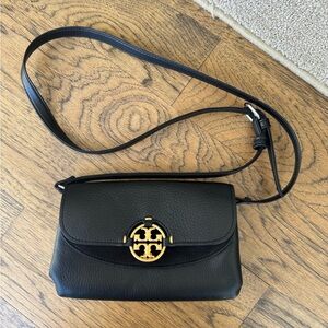 Tory Burch Black Leather Crossbody with Gold Hardware + free shipping!! 🖤